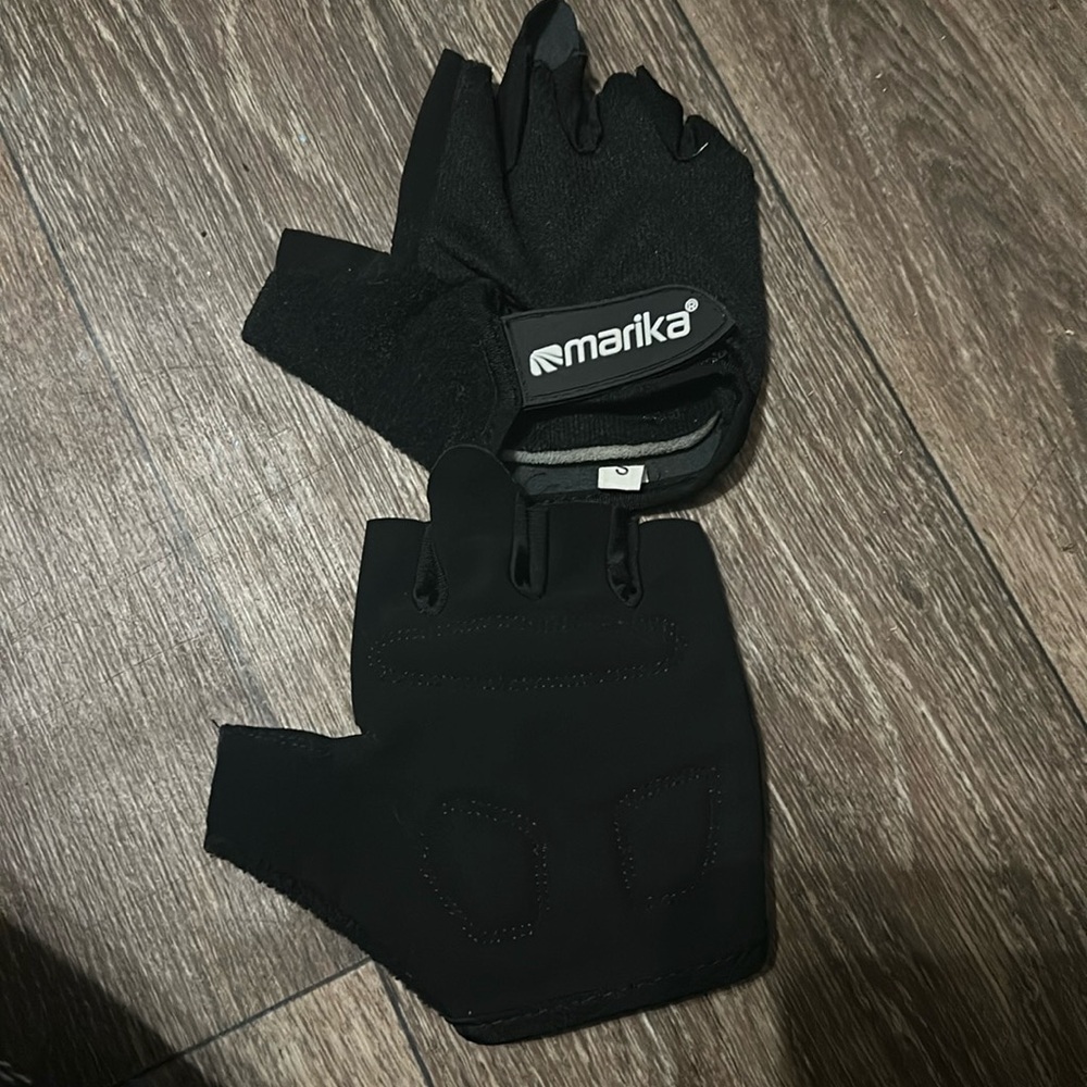 Women’s gym gloves